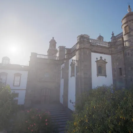 Historical House 2. Cathedral Views *