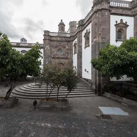 Historical House 2. Cathedral Views Apartment *