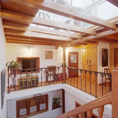Historical House 2. Cathedral Views Apartment *